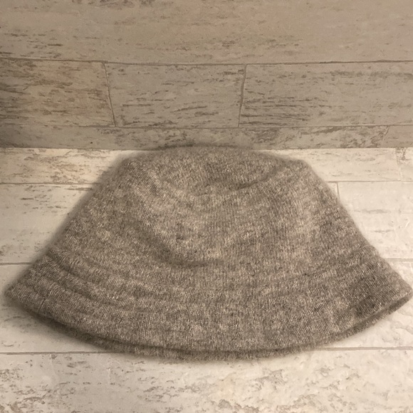 Vintage Banana Republic Lamb’s Wool/Angora Rabbit Hair Bucket Hat - Picture 2 of 6